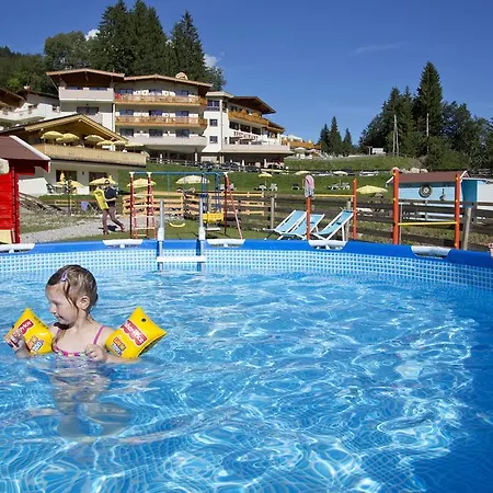 Berghof Отель Зёлль